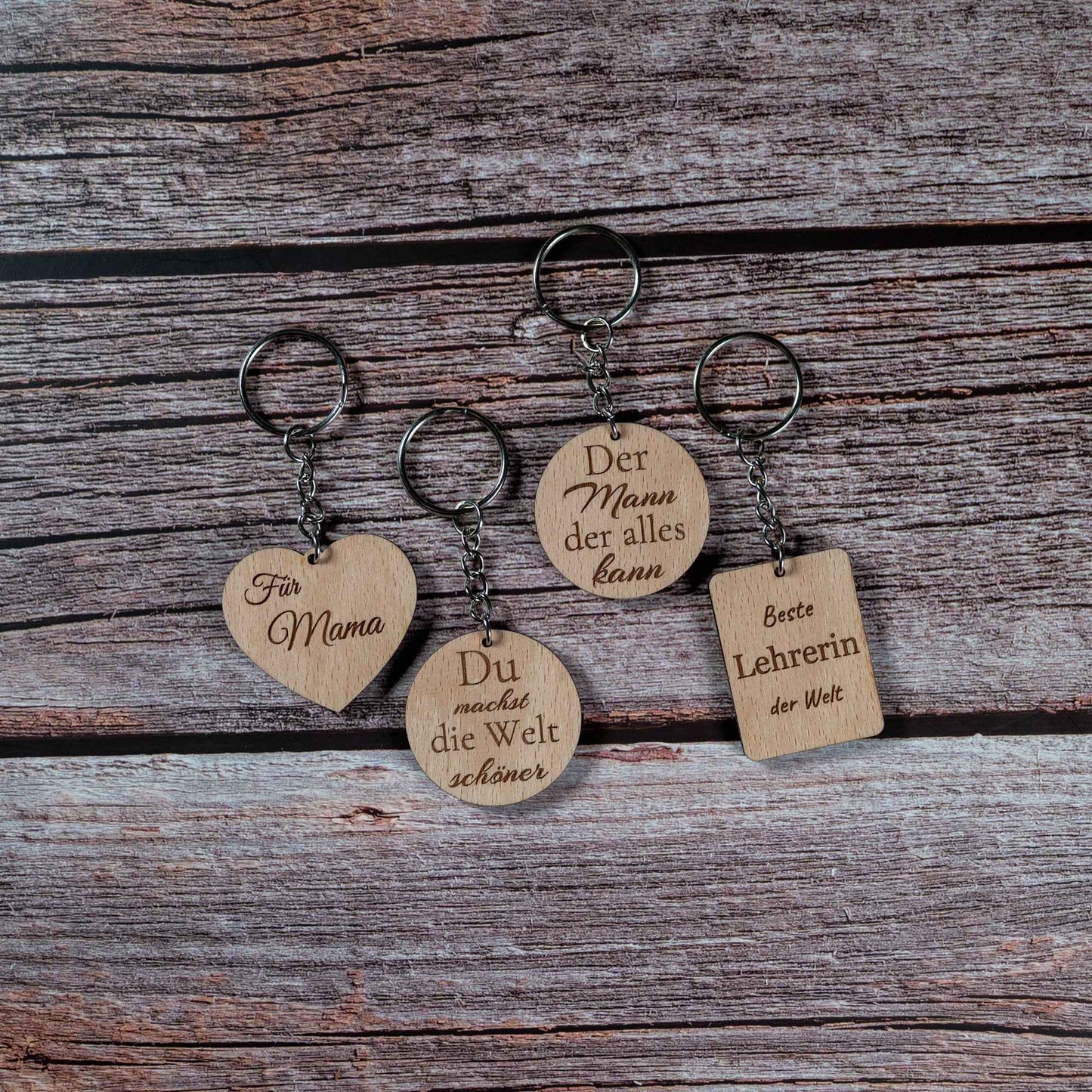 Personalisierter Holz Schlüsselanhänger mit Gravur | Kleine Geschenkidee & Dankeschön für Lehrerin, Erzieherin & Mama | Individuelles Mitbringsel aus Echtholz | Handmade in Germany