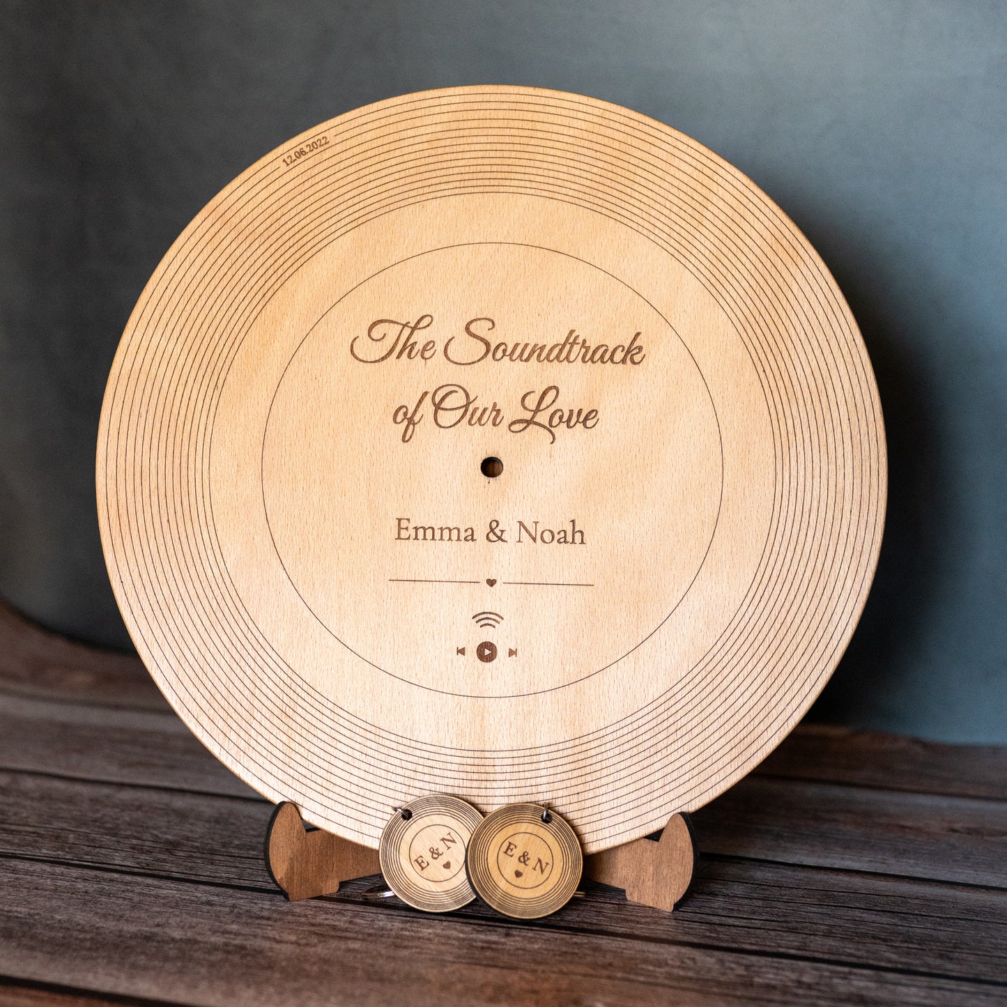 Personalisierte Holz-Schallplatte mit NFC – Love Collection | Individuelles Geschenk mit Musik