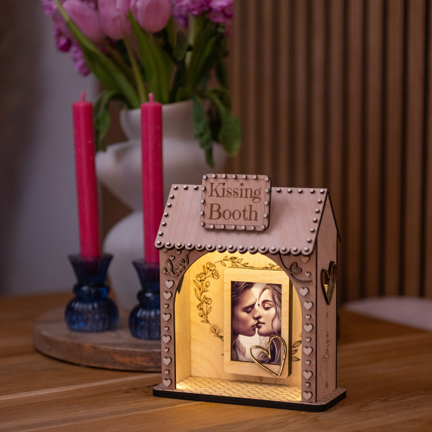💖 Kissing Booth Holzdeko mit Gravur & LED – Personalisierte Geschenkidee für Paare, Valentinstag & Hochzeit