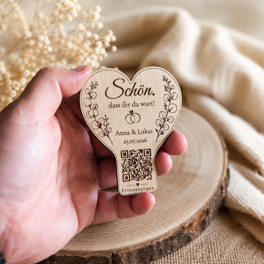 Personalisierter Hochzeitsmagnet mit QR-Code aus Holz – Personalisiertes Gastgeschenk mit Fotogalerie | Optional mit Dallmayr Tee & Organza-Beutel