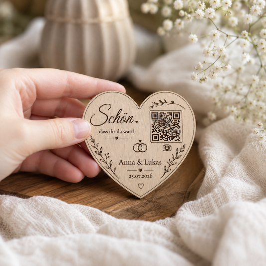 Personalisierter Hochzeitsmagnet mit QR-Code aus Holz – Personalisiertes Gastgeschenk mit Fotogalerie | Optional mit Dallmayr Tee & Organza-Beutel