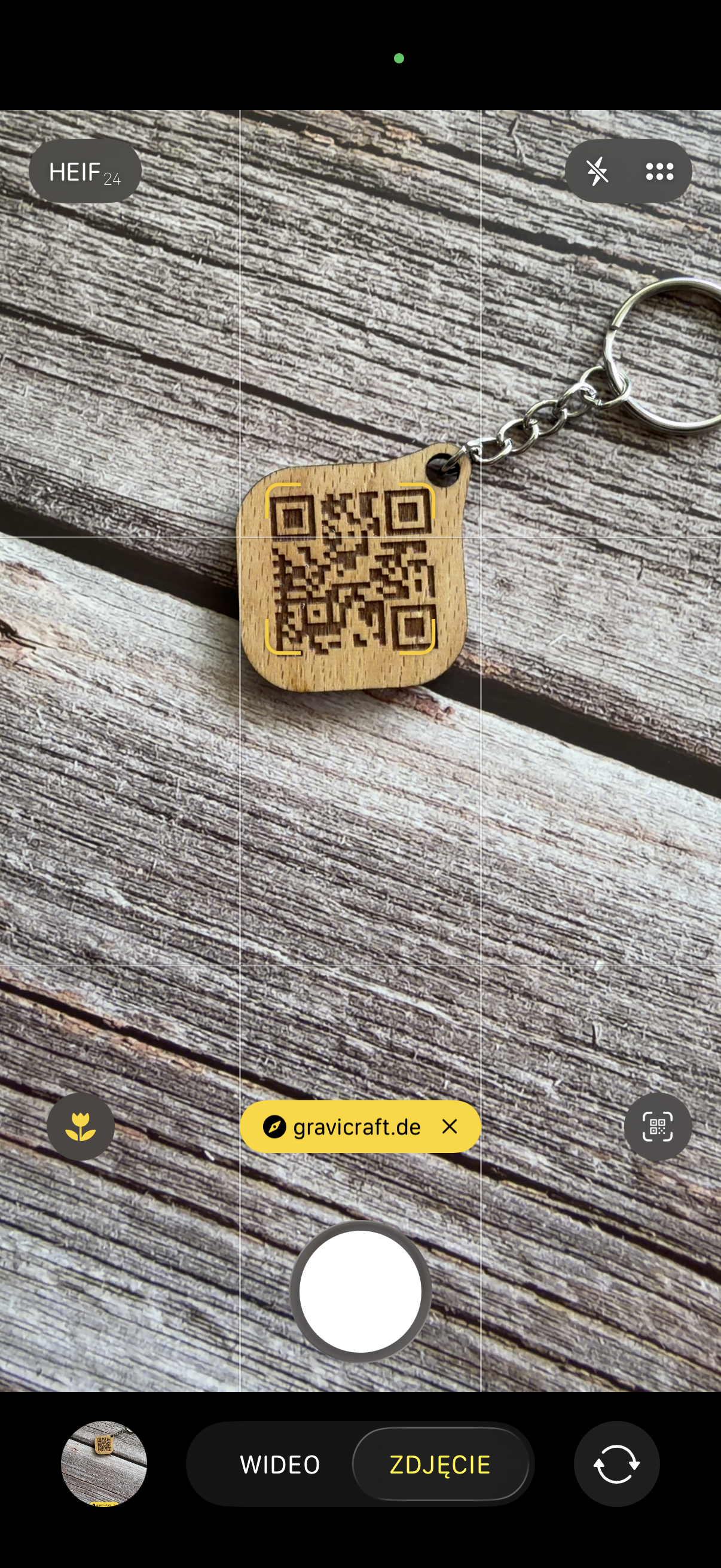 QR Business Tag made of wood – Your digital business card for more visibility