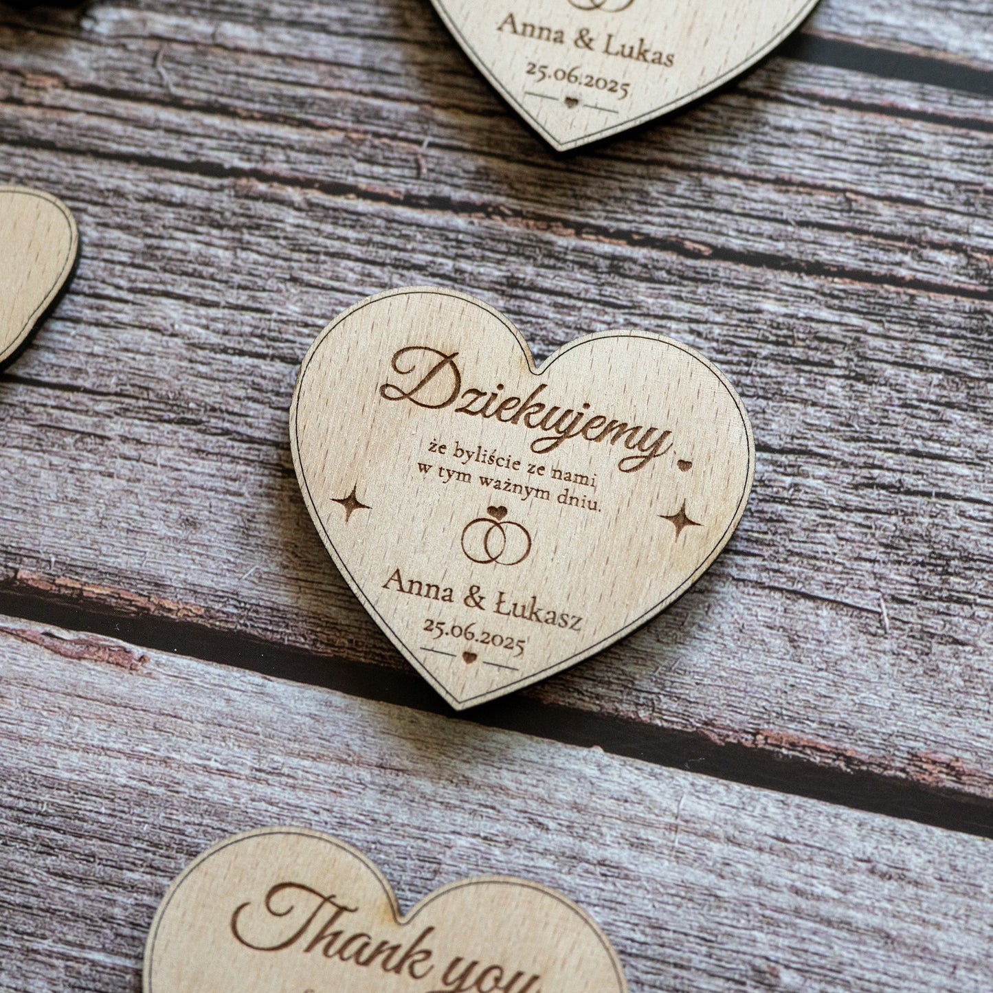 💝 Hochzeitsmagnet aus Holz mit Gravur & Bio-Tee | Personalisiertes Gastgeschenk – Herz, Kreis oder Schmetterling | GraviCraft Handmade
