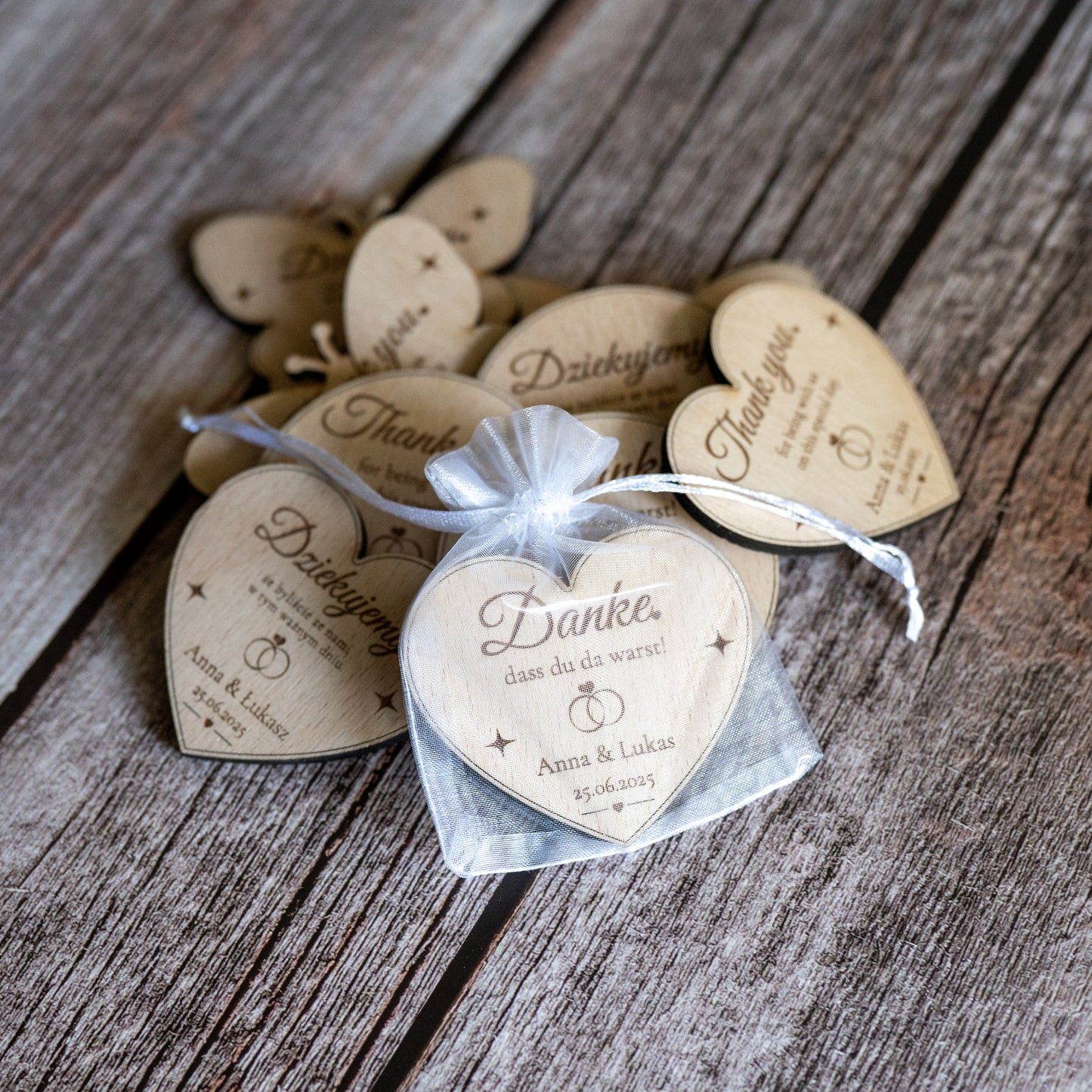 💝 Hochzeitsmagnet aus Holz mit Gravur & Bio-Tee | Personalisiertes Gastgeschenk – Herz, Kreis oder Schmetterling | GraviCraft Handmade