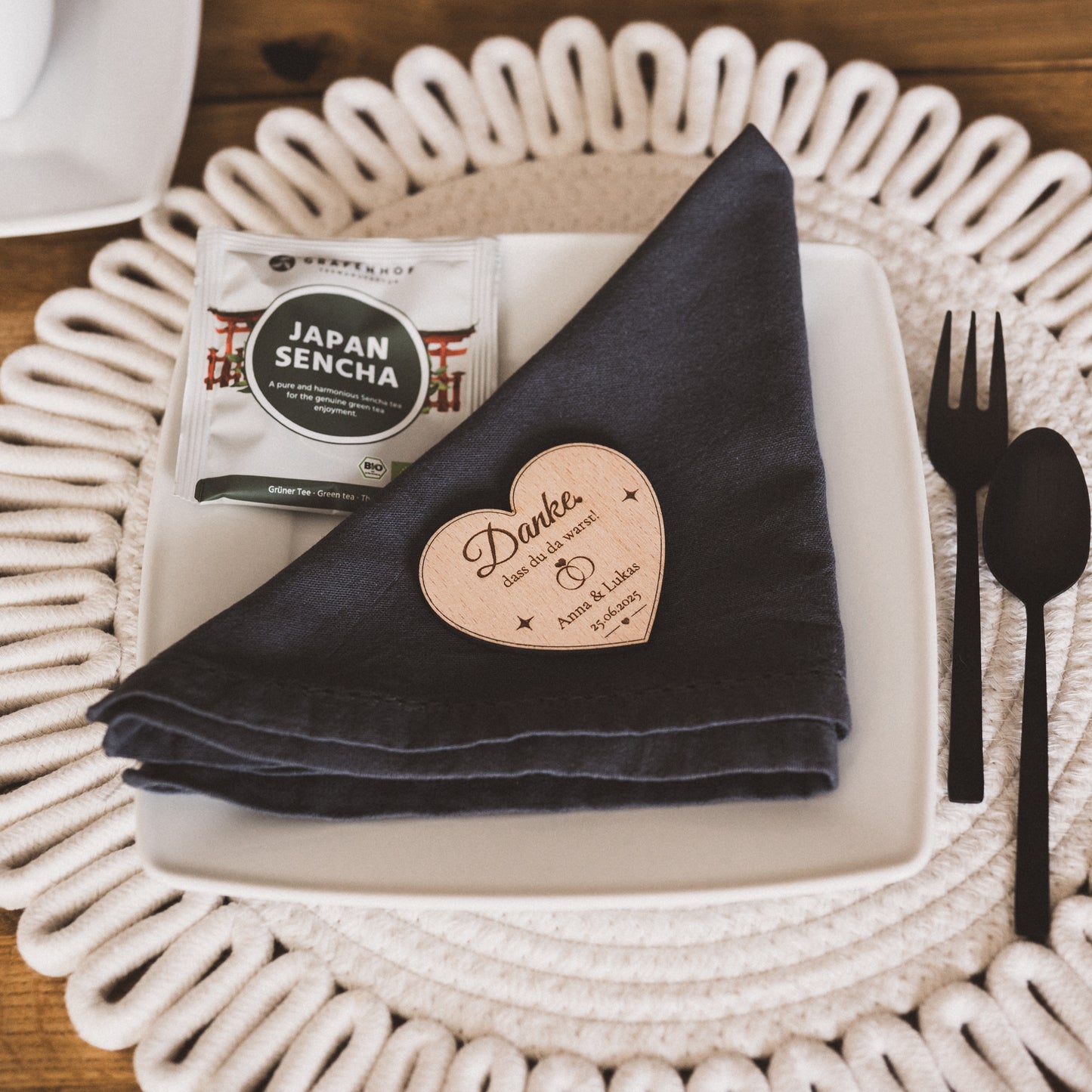 💝 Hochzeitsmagnet aus Holz mit Gravur & Bio-Tee | Personalisiertes Gastgeschenk – Herz, Kreis oder Schmetterling | GraviCraft Handmade