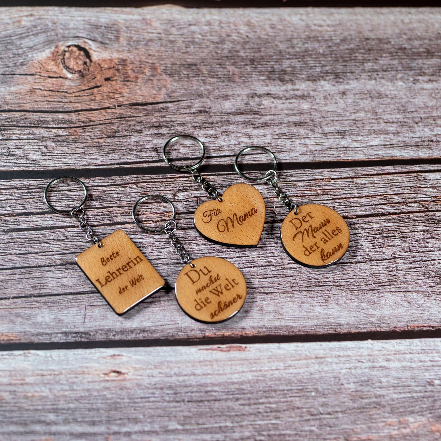 🌿 Holz Schlüsselanhänger mit Gravur & Epoxidharz – Personalisiertes Geschenk für Mama, Lehrerin, Freundin, Oma | Handgemacht & Glänzend