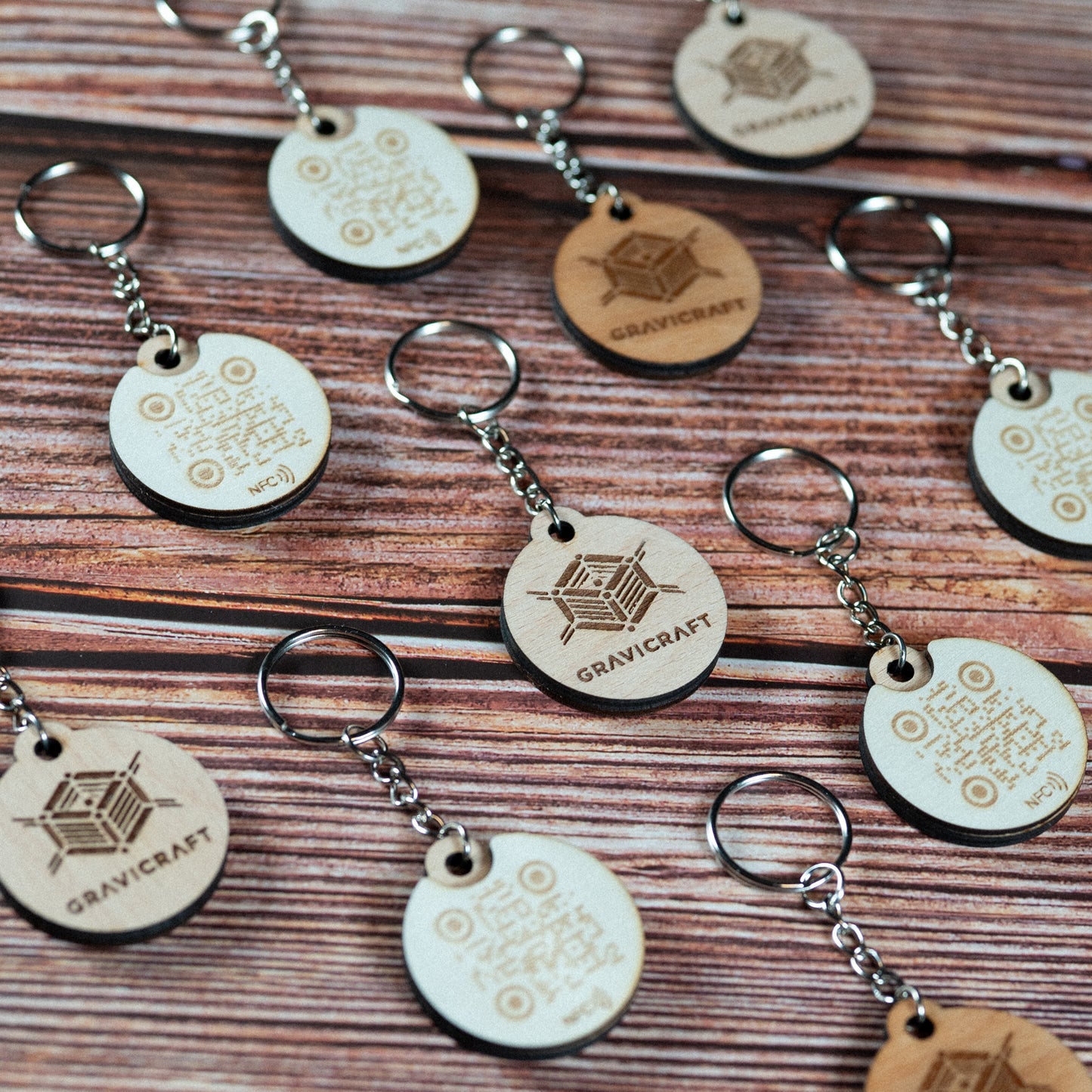 Personalisierter Holz Schlüsselanhänger mit Gravur & NFC-Chip – Digitale Visitenkarte mit QR-Code | Handmade Geschenk