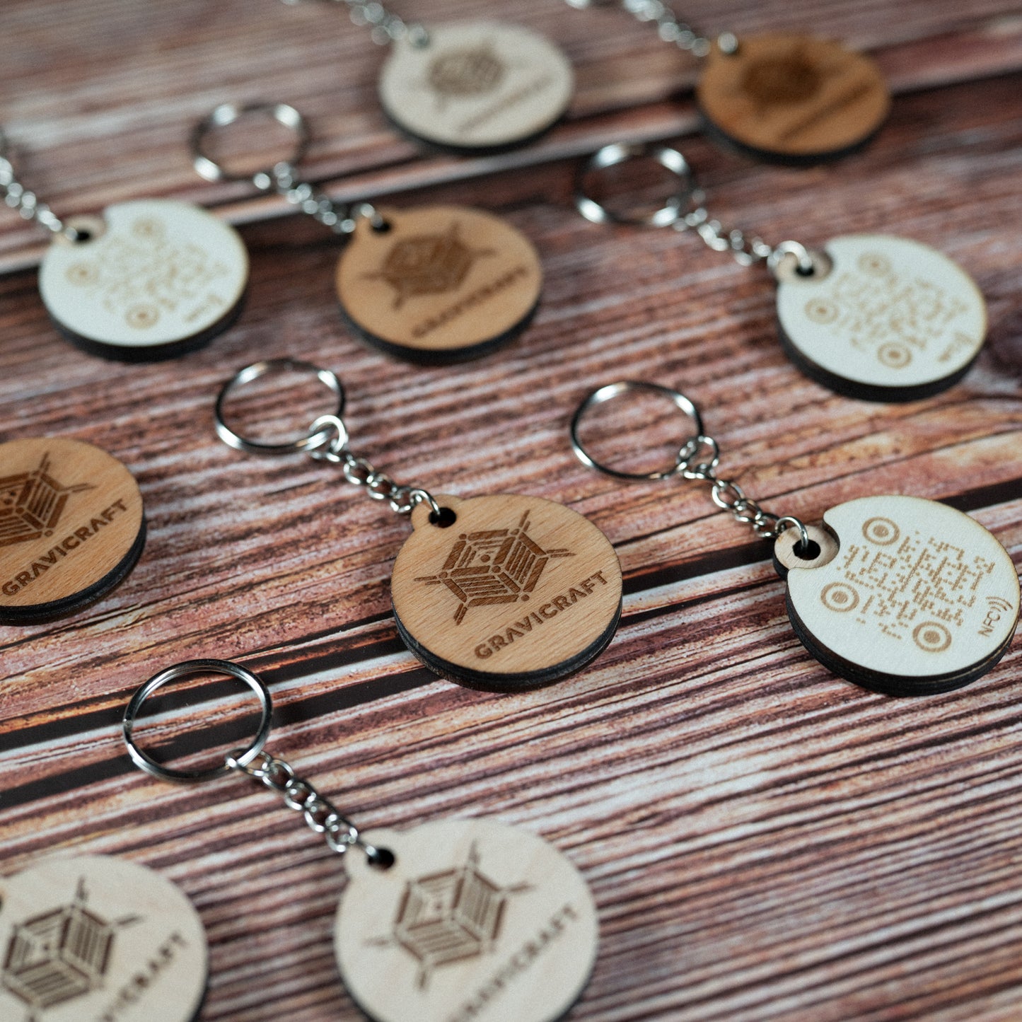 Personalisierter Holz Schlüsselanhänger mit Gravur & NFC-Chip – Digitale Visitenkarte mit QR-Code | Handmade Geschenk
