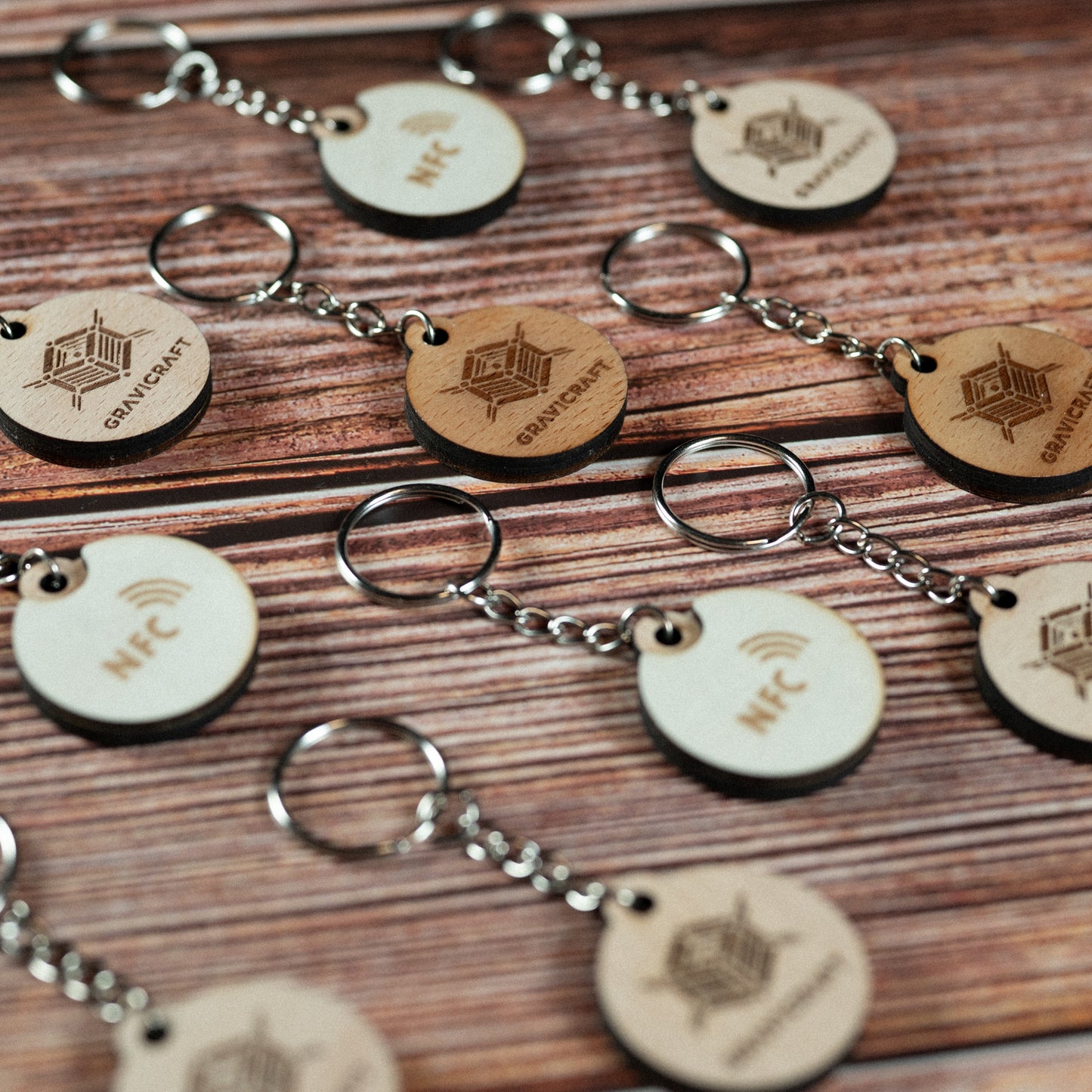 Personalisierter Holz Schlüsselanhänger mit Gravur & NFC-Chip – Digitale Visitenkarte mit QR-Code | Handmade Geschenk