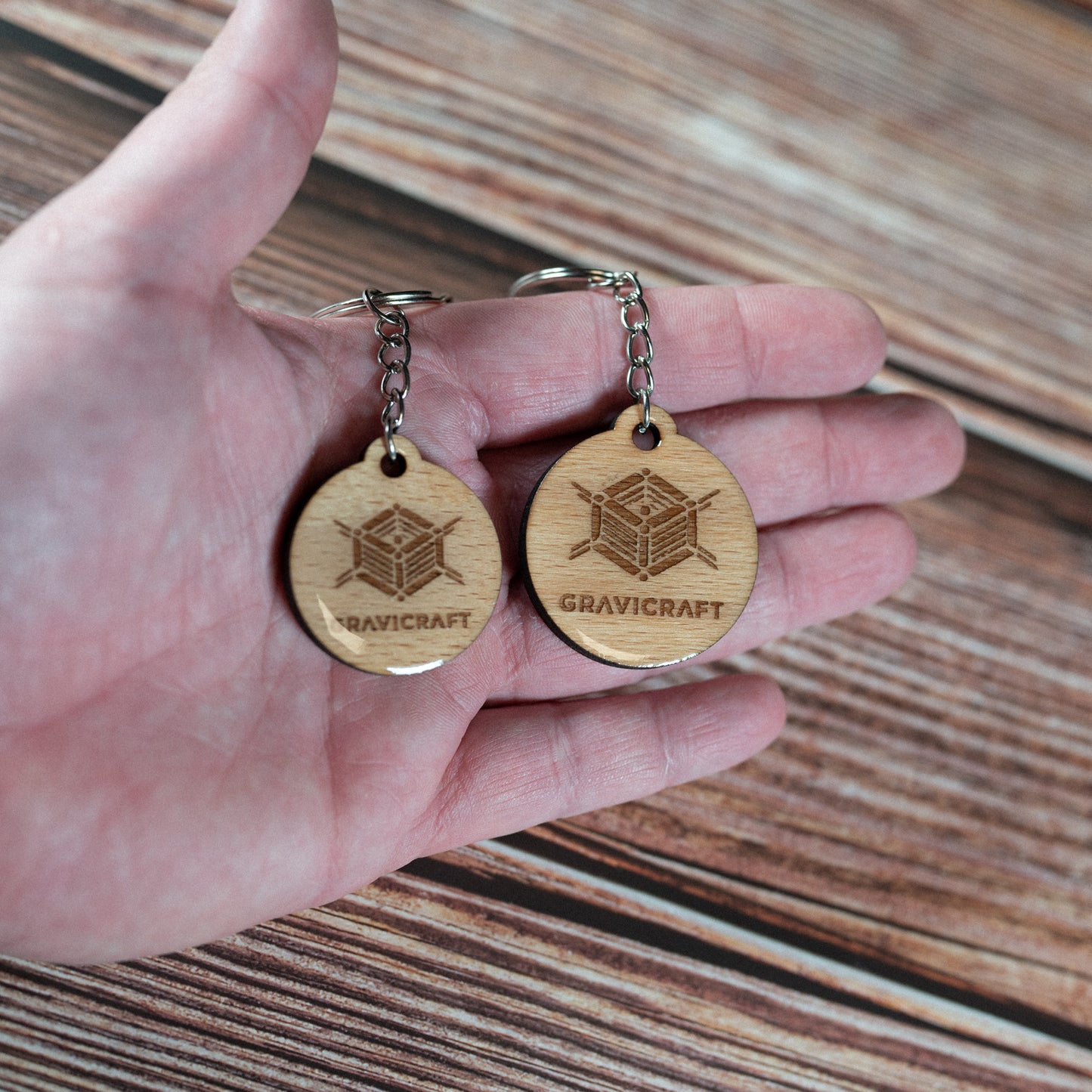 Personalisierter Holz Schlüsselanhänger mit Gravur & NFC-Chip – Digitale Visitenkarte mit QR-Code | Handmade Geschenk