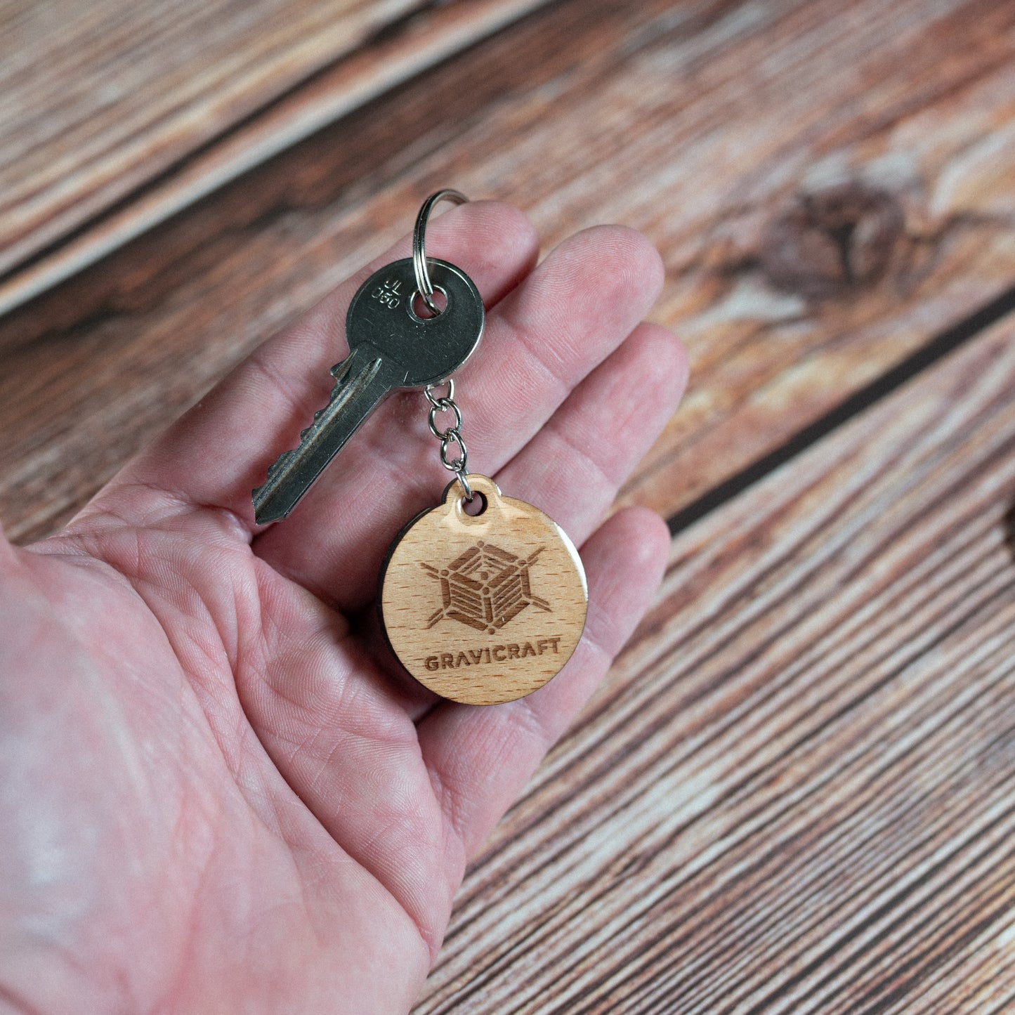 Personalisierter Holz Schlüsselanhänger mit Gravur & NFC-Chip – Digitale Visitenkarte mit QR-Code | Handmade Geschenk