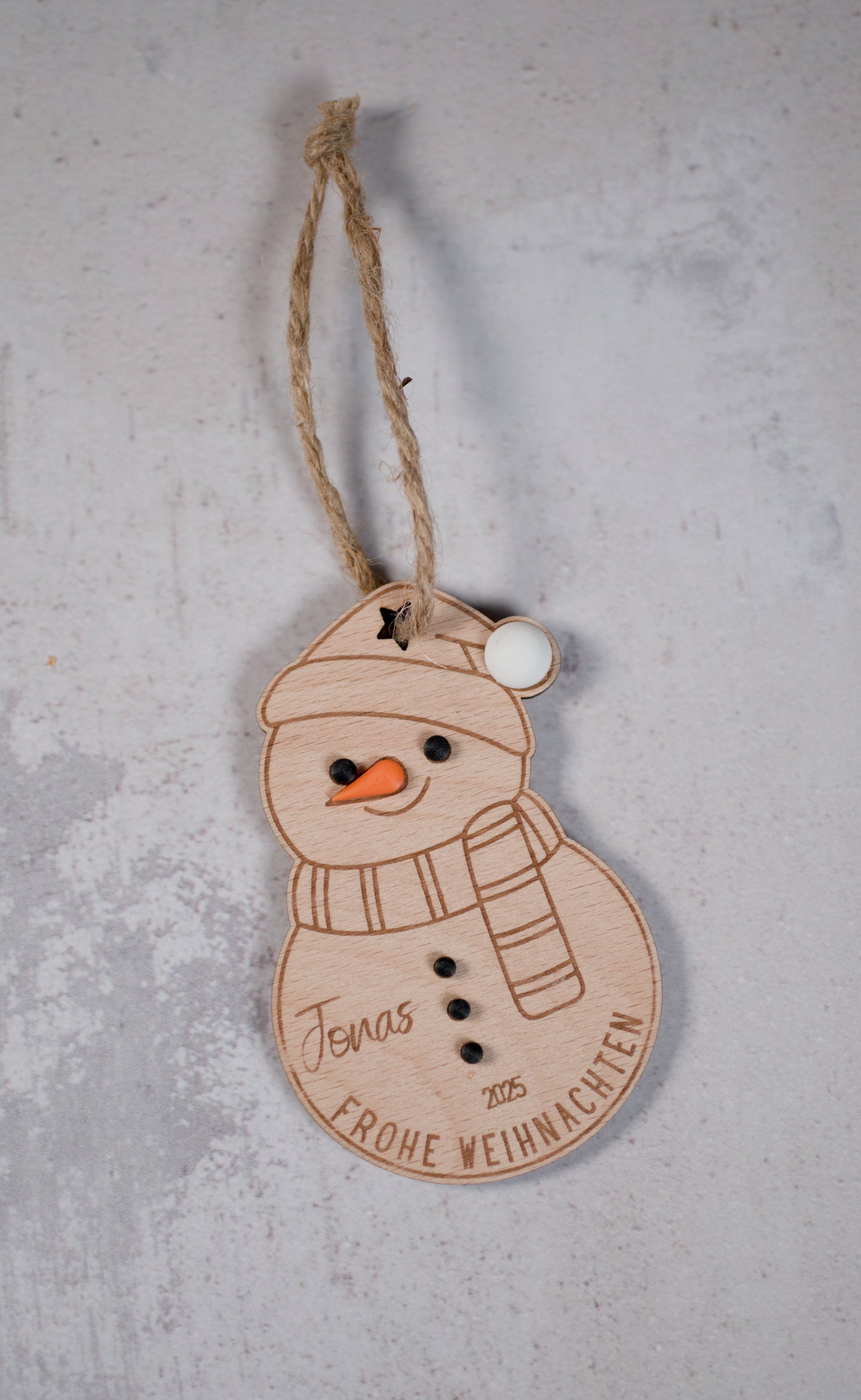 Personalisierter Weihnachtsanhänger „Schneemann“ aus Holz & 3D-Druck – Mit Name – Weihnachten 2025