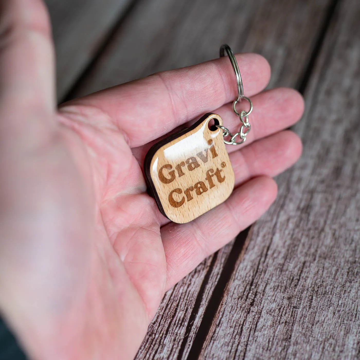 Premium NFC Business Tag mit Crystal Resin & Logo | Digitale Visitenkarte aus Holz | NFC Schlüsselanhänger für Unternehmen