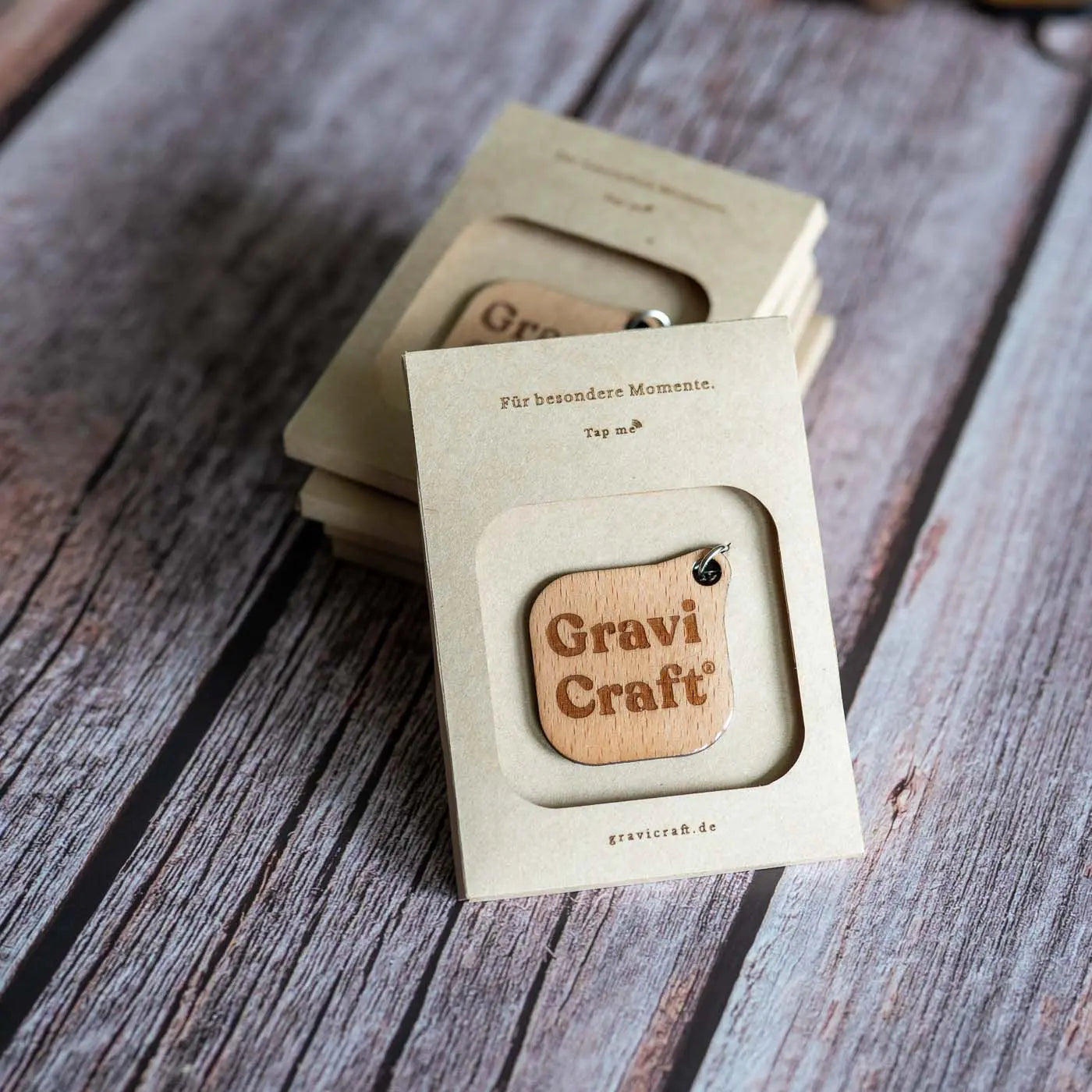 Premium NFC Business Tag mit Crystal Resin & Logo | Digitale Visitenkarte aus Holz | NFC Schlüsselanhänger für Unternehmen