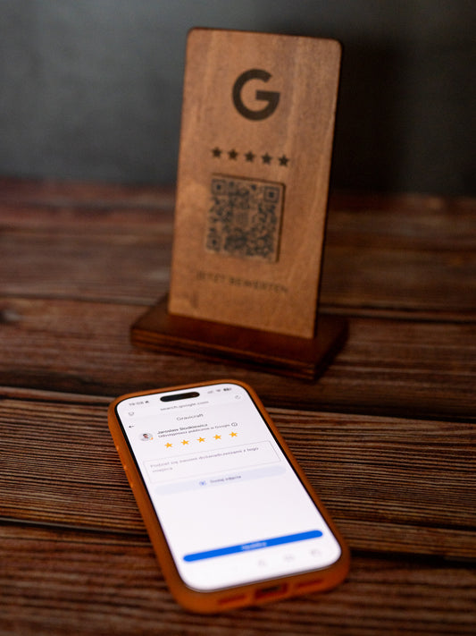 Google Bewertungsschild aus Holz mit NFC & QR Code