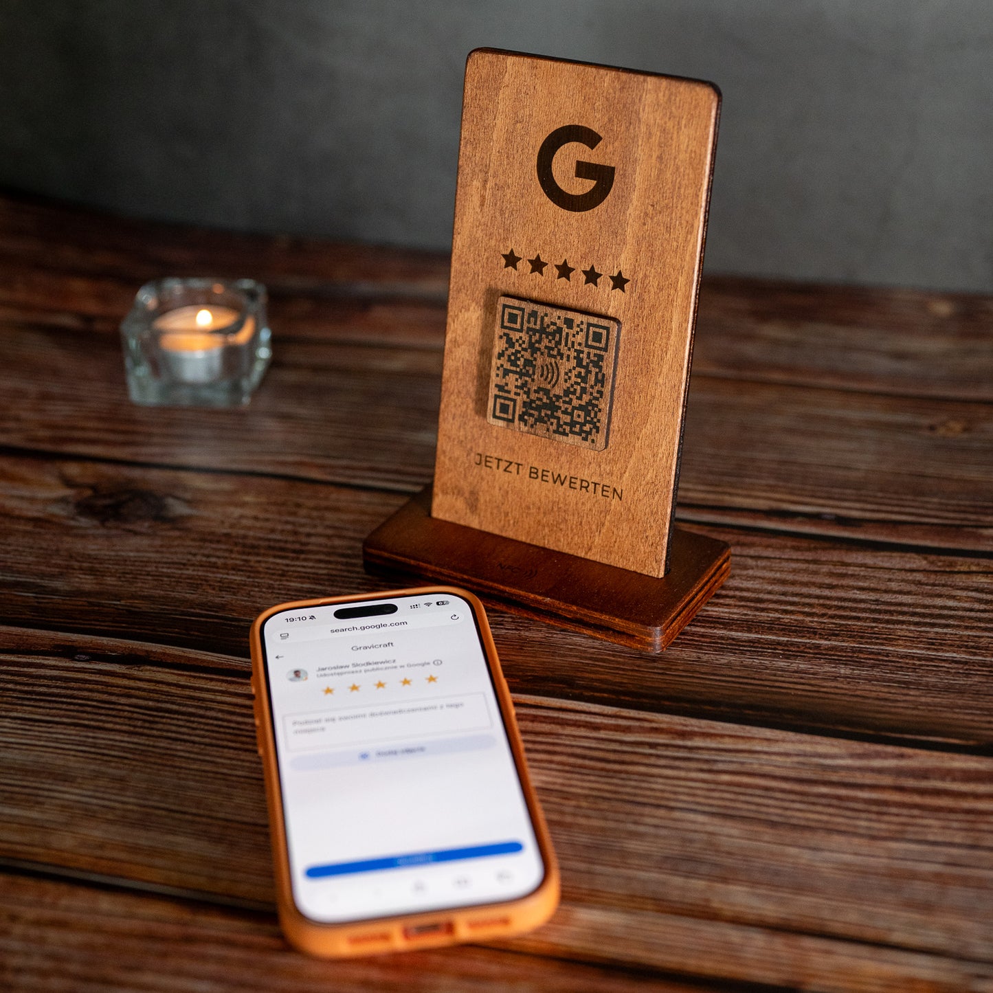 Google Bewertungsschild aus Holz mit NFC & QR Code