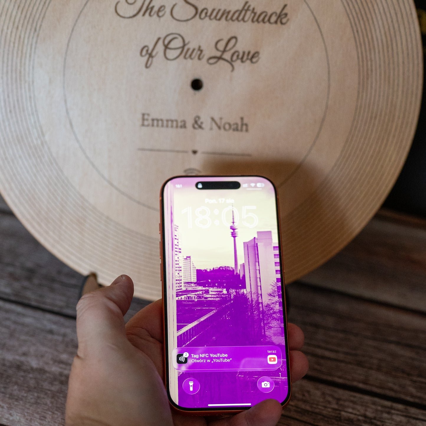 Personalisierte Holz-Schallplatte mit NFC – Love Collection | Individuelles Geschenk mit Musik