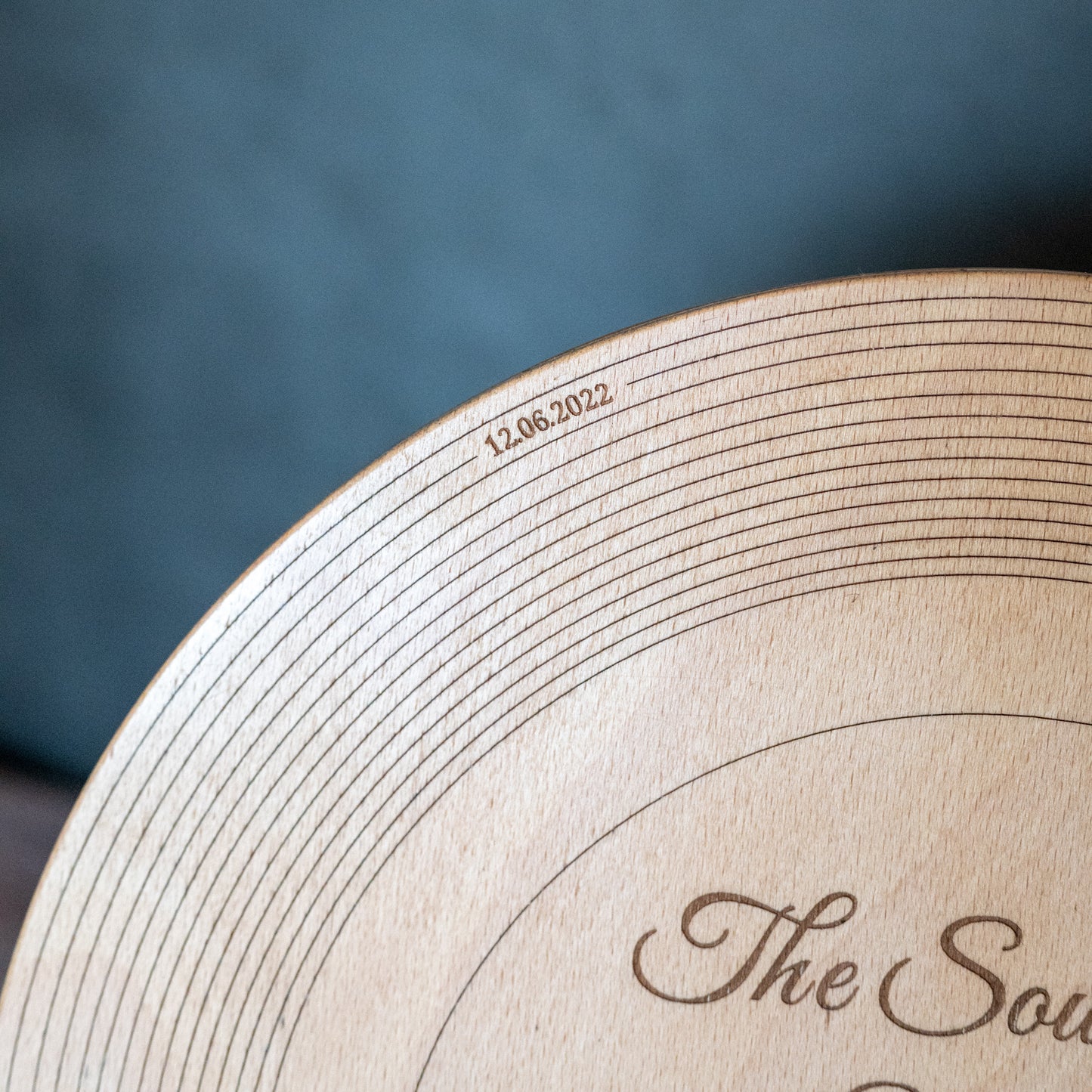 Personalisierte Holz-Schallplatte mit NFC – Love Collection | Individuelles Geschenk mit Musik