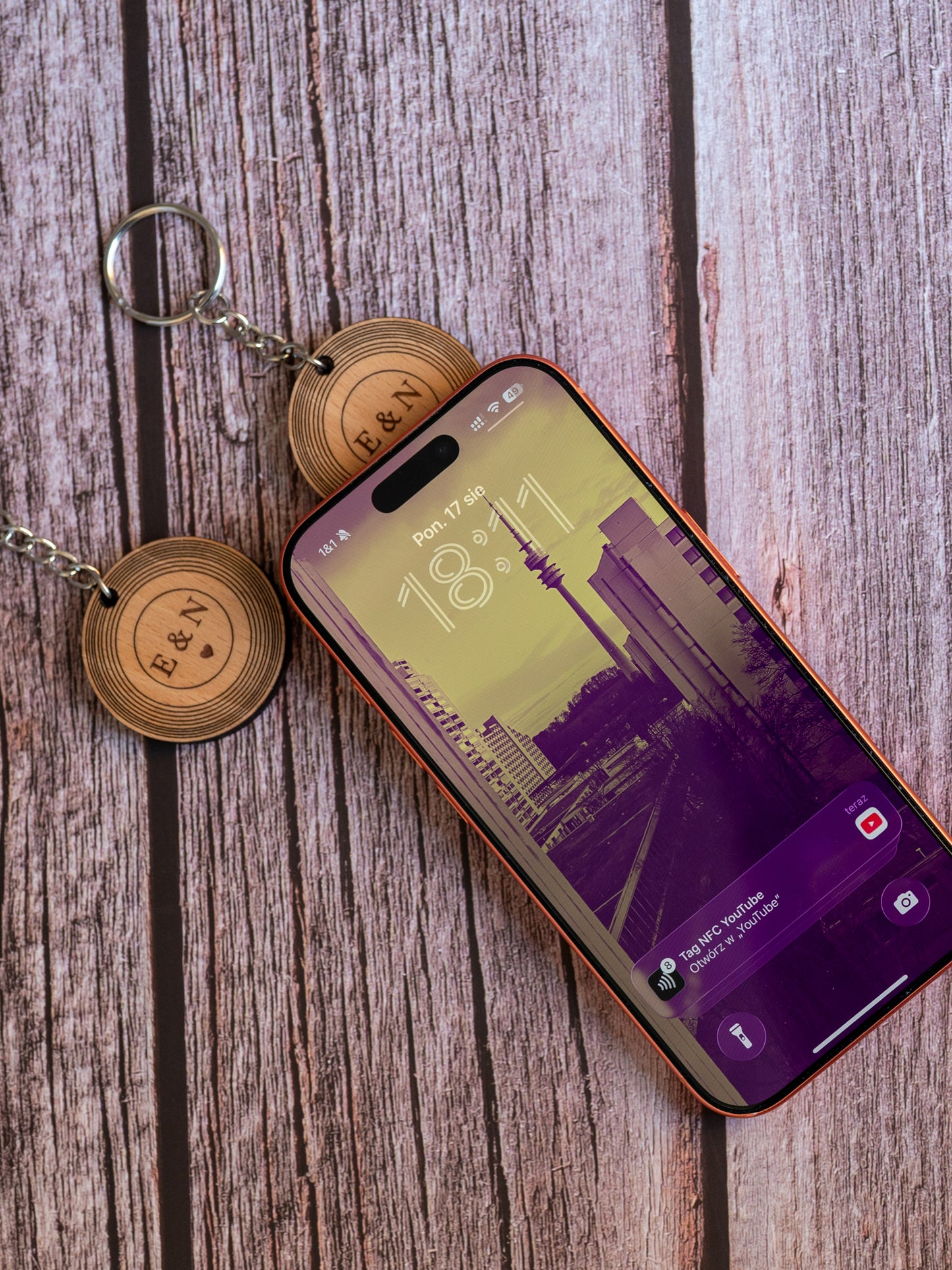 2x Personalisierter Mini Vinyl NFC Schlüsselanhänger aus Holz für Paare