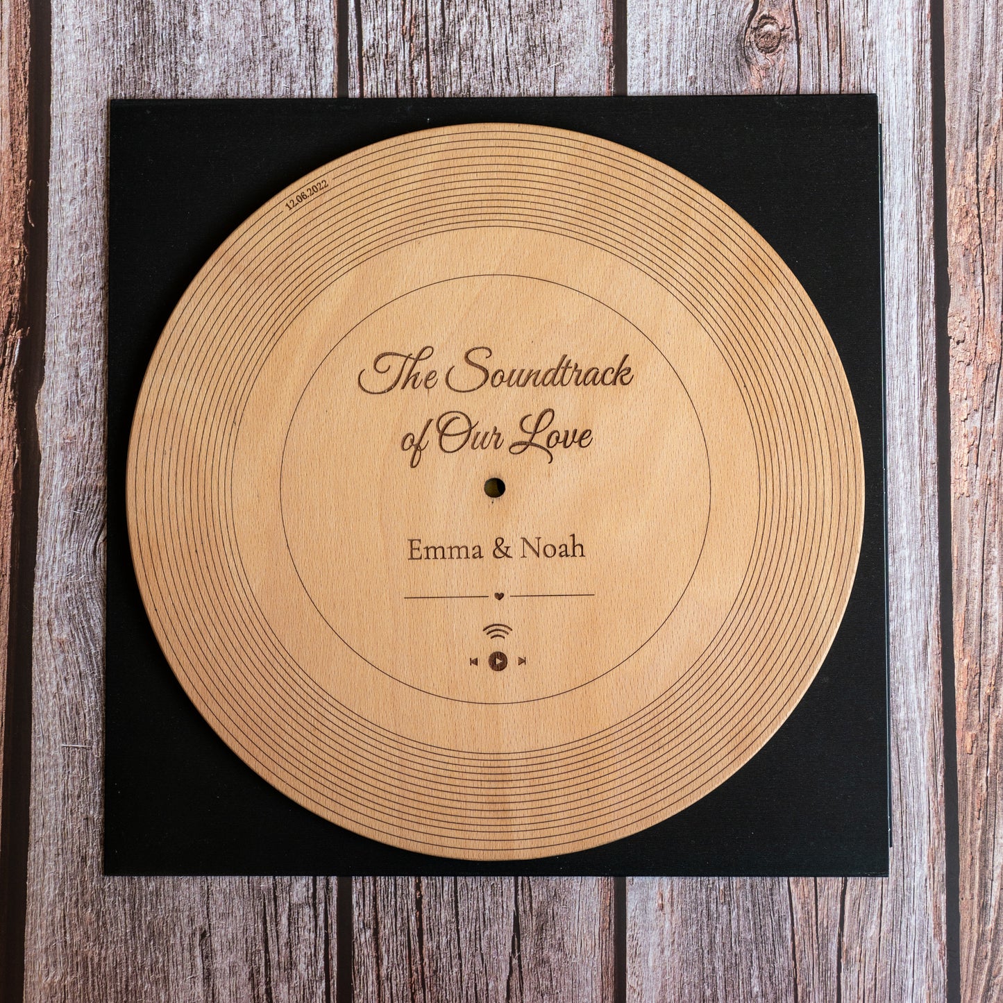 Personalisierte Holz-Schallplatte mit NFC – Love Collection | Individuelles Geschenk mit Musik