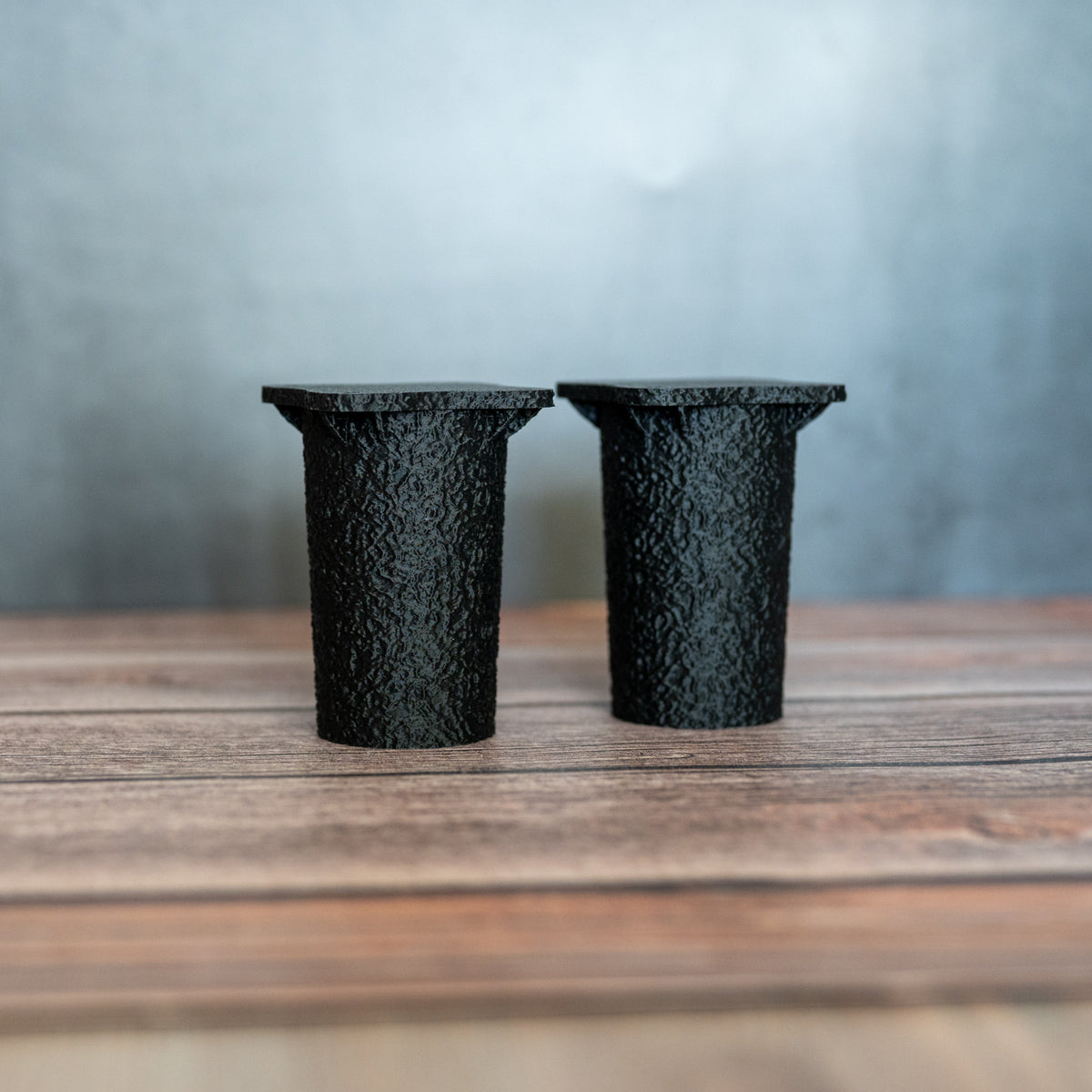 GraviLegs BASALT – Designer-Möbelfüße in markanter Steinoptik