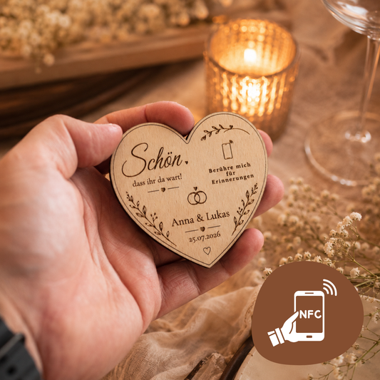Personalisierter Hochzeitsmagnet mit NFC aus Holz – Premium Gastgeschenk mit digitaler Hochzeitsgalerie | Optional mit Dallmayr Tee & Organza-Beutel