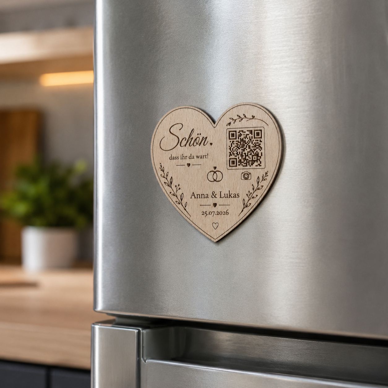Personalisierter Hochzeitsmagnet mit QR-Code aus Holz – Personalisiertes Gastgeschenk mit Fotogalerie | Optional mit Dallmayr Tee & Organza-Beutel