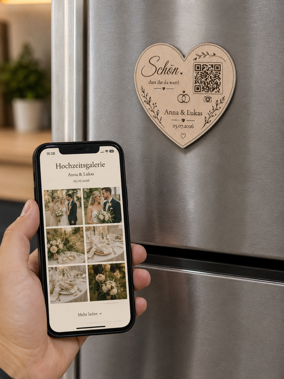 Personalisierter Hochzeitsmagnet mit QR-Code aus Holz – Personalisiertes Gastgeschenk mit Fotogalerie | Optional mit Dallmayr Tee & Organza-Beutel