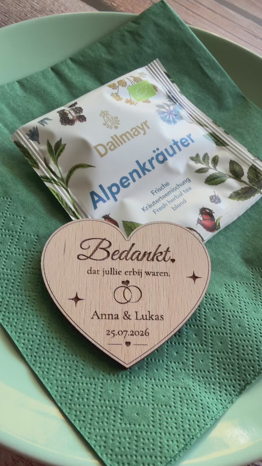 Personalisiertes Gastgeschenk Hochzeit, Kommunion & Taufe – Holz Herz Magnet mit Premium Tee