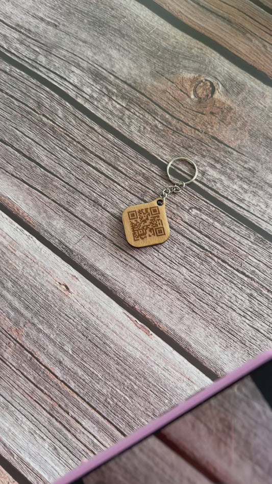 Heavy Edition QR Business Tag – 6 mm Premium Holz. Massiv. Professionell. Eindrucksvoll.