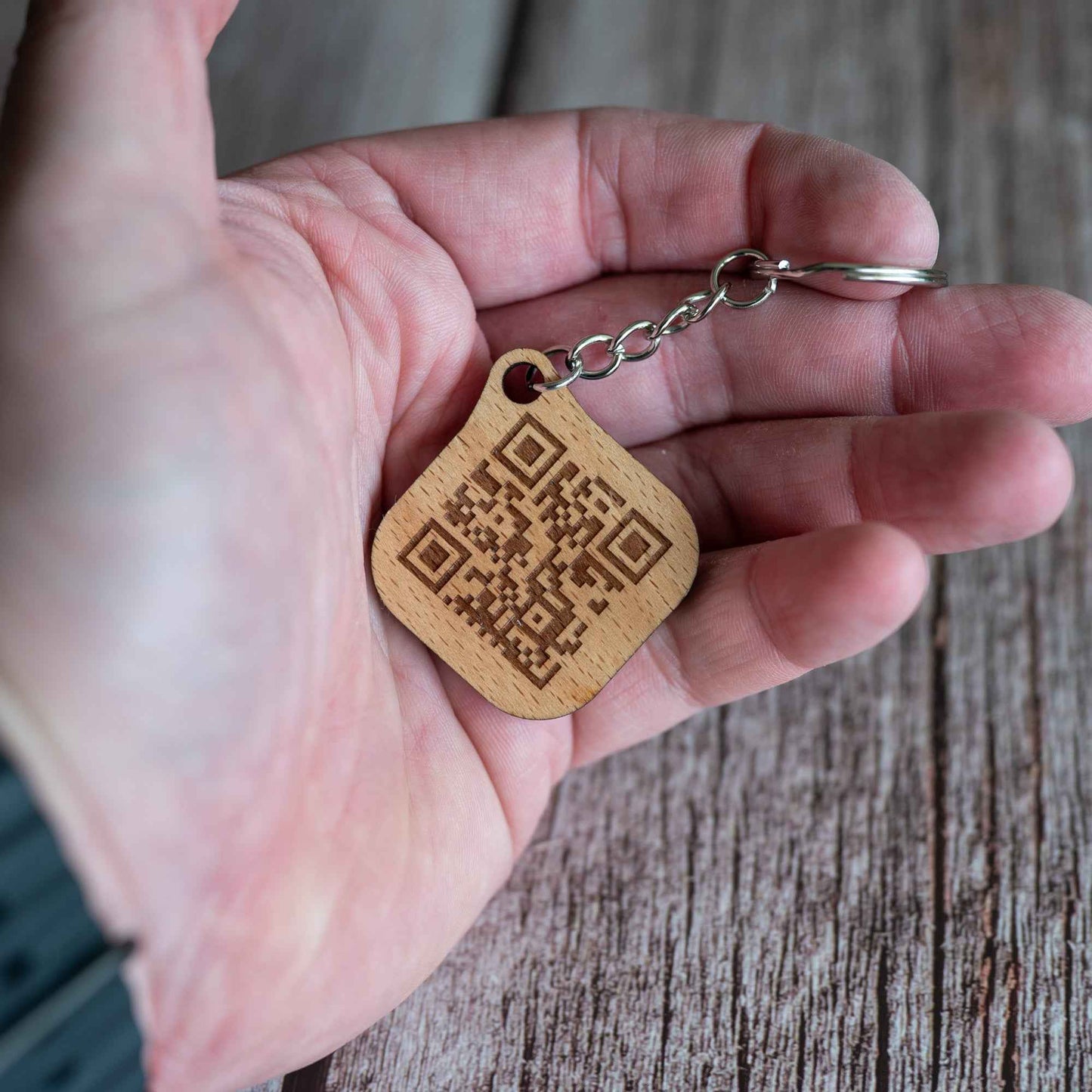 QR-Code Business Tag Holz | Pure Wood Edition | Modell: Edge | Handgewachst & Graviert