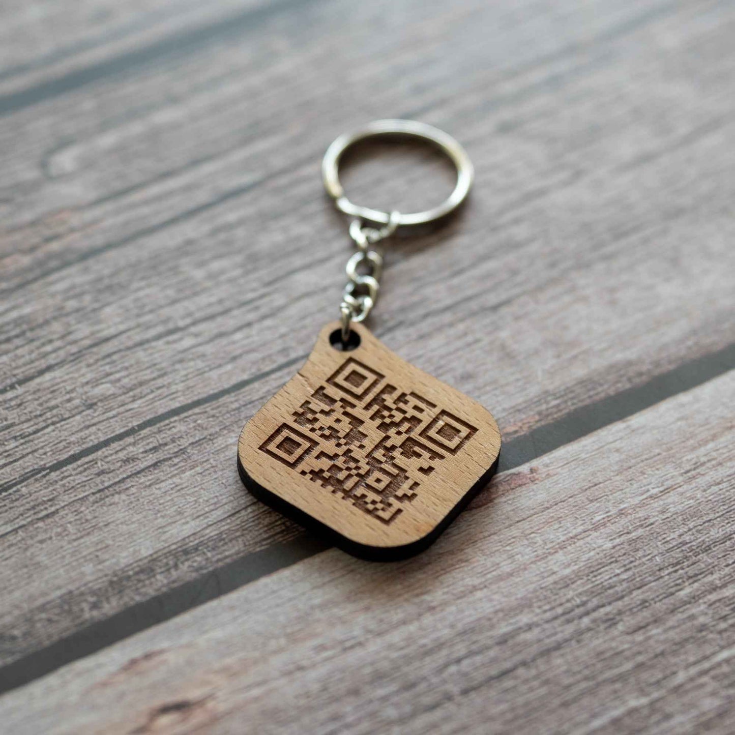 QR-Code Business Tag Holz | Pure Wood Edition | Modell: Edge | Handgewachst & Graviert