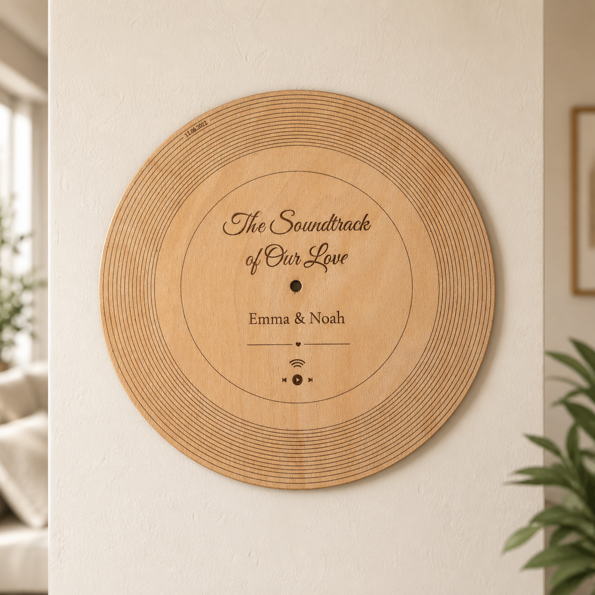 Personalisierte Schallplatte aus Holz als romantisches Wand- und Wohnaccessoire